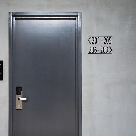1 Hotel Signature Порт-Диксон Экстерьер фото