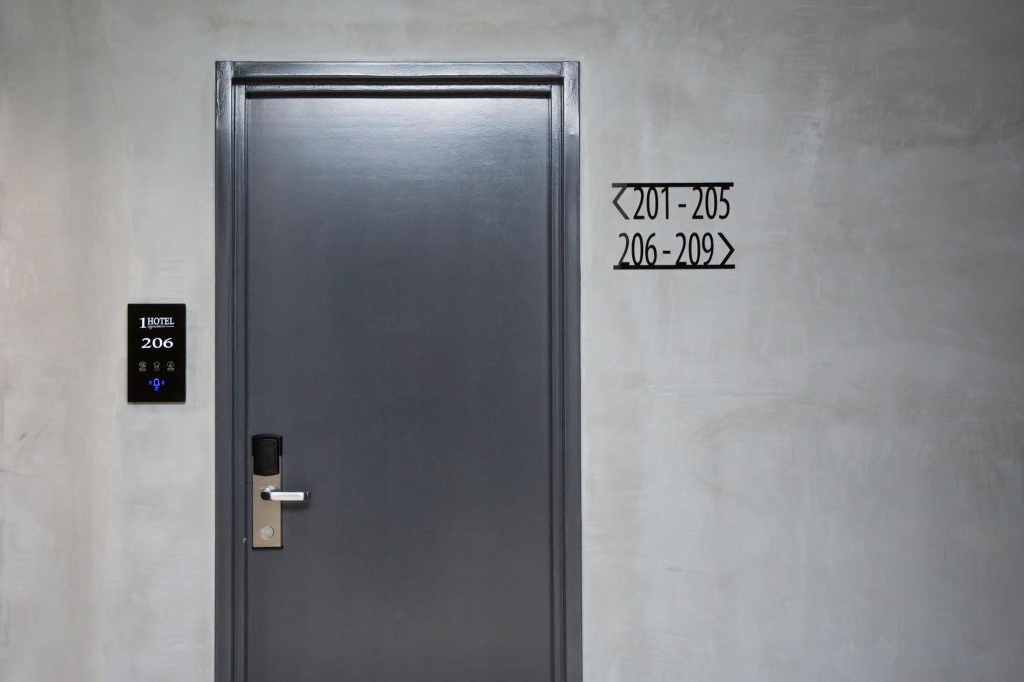 1 Hotel Signature Порт-Диксон Экстерьер фото