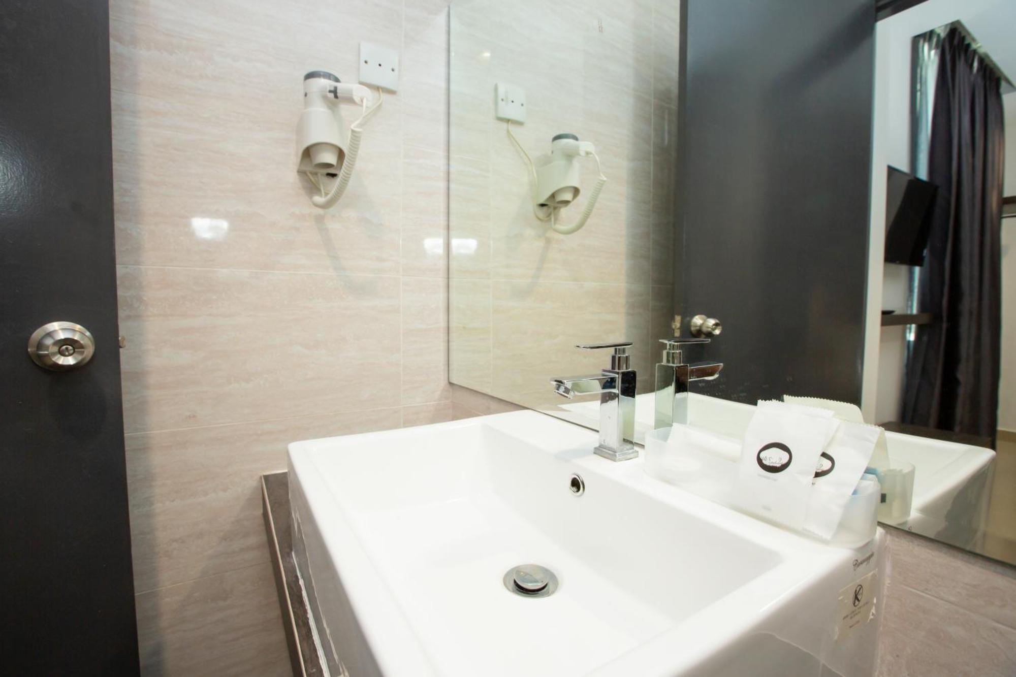 1 Hotel Signature Порт-Диксон Экстерьер фото