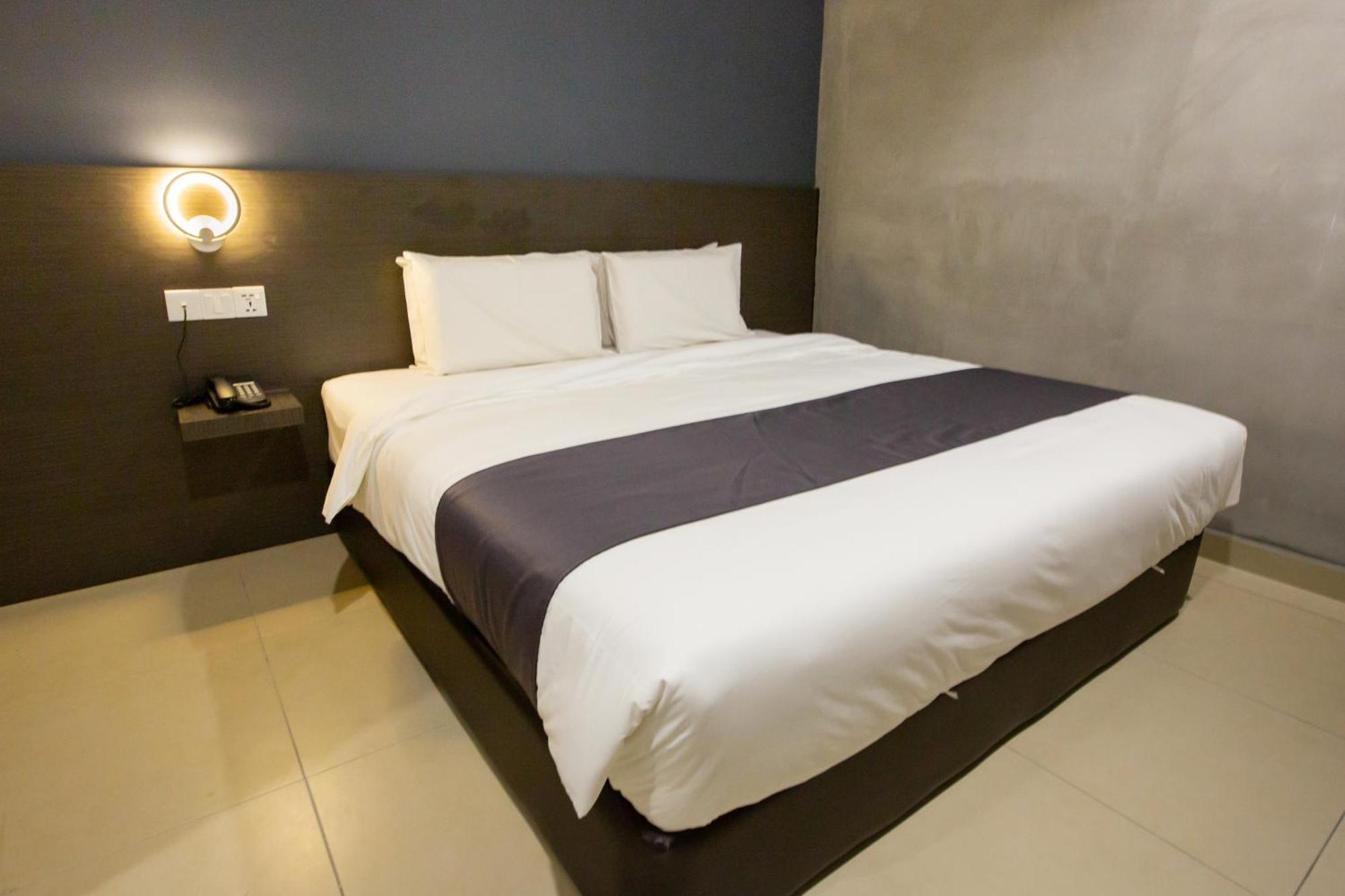 1 Hotel Signature Порт-Диксон Экстерьер фото